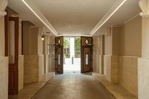 Luxe Skyline Serenity Retreat by Dohany Synagogue