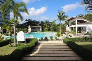 Modern, Comfortable, Close to Beaches