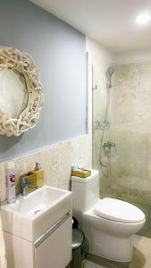 Modern, Comfortable, Close to Beaches