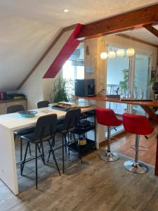 La Gentiane bleue, vue lac Saint Point