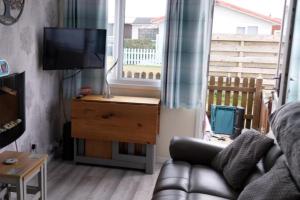 The Hideaway Sleeps 4 Pets Parking