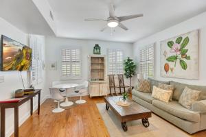 Retreat on Spring, Unit A