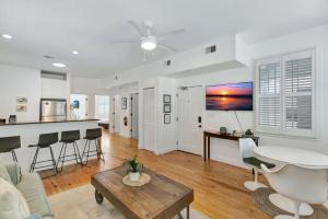 Retreat on Spring, Unit A