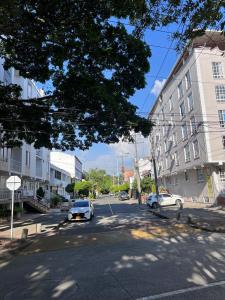 Edificio Las Vegas Apto privado a 15 min de Clínica Valle del Lili y Univalle a 5 min de Unicentro