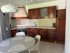 Bianco Deluxe Apartment