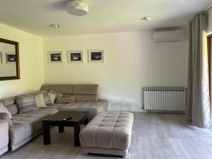 Bianco Deluxe Apartment