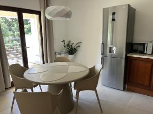 Bianco Deluxe Apartment