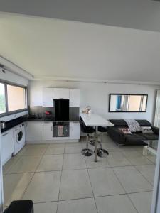 Bord de Mer Cannes Midi