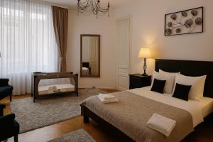 Mid Ultra Central Apartments, Self Check In