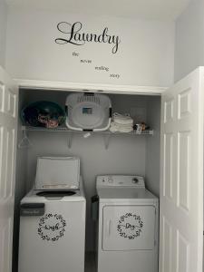 Lakefront Retreat 4BR-3BA Pool Home Near Disney