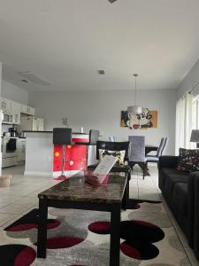 Lakefront Retreat 4BR-3BA Pool Home Near Disney