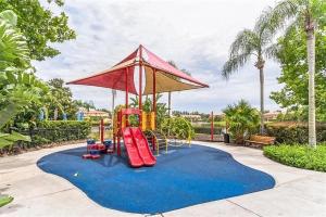 Lakefront Retreat 4BR-3BA Pool Home Near Disney