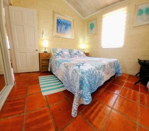 CoralStone Escape near beach and airport with private garden