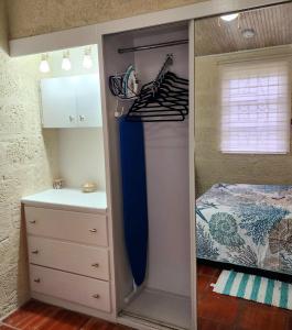 CoralStone Escape near beach and airport with private garden