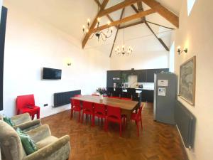 Skool House Retreat - 5 bedroom option