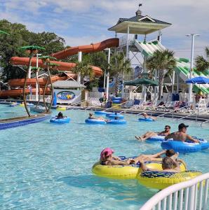 Ocean Lakes, Beach, Waterpark, Pool, Arcade, Cafés