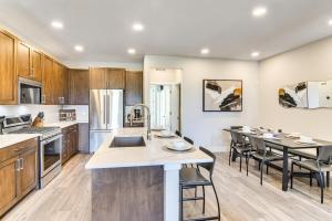 Brand-New Townhome w Hot Tub, 4 Mi to Winter Park