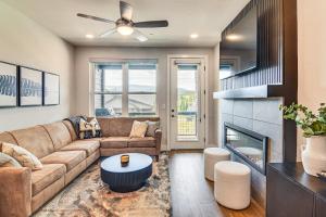 Brand-New Townhome w Hot Tub, 4 Mi to Winter Park
