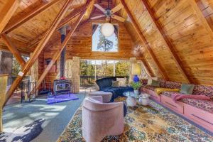 Sugar Pine Haus- A Frame Cabin w/ Hot Tub - 4hvězdičkové hotely ve městě Oakhurst