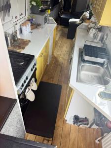 BrightOwl Waterside Narrowboat Cottage Experience