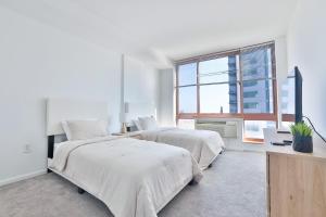 Hudson River waterfront apt w sweeping NYC views