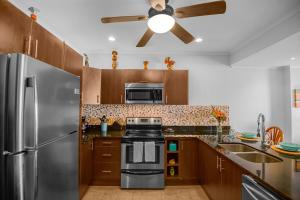 Beachfront view large Condo with Pools PVT luxury patio in great location