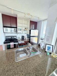 Downtown,FreeParking,Pool,Comfy,OceanMontain View