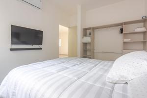 Modern apartment near the sea Pool WiFi AC