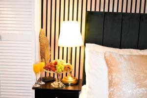 Contemporary London Stay, Accommodates 5, Parking & High-Speed Internet