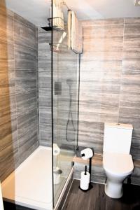 Comfortable Apt in London SE5 - Guests 5 - Free Parking - Fast Speed Wi-Fi - Families - Professionals - Contractors - Groups - Short to Long Term