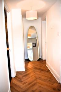 Comfortable Apt in London SE5 - Guests 5 - Free Parking - Fast Speed Wi-Fi - Families - Professionals - Contractors - Groups - Short to Long Term