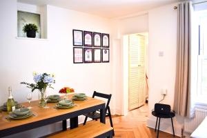Comfortable Apt in London SE5 - Guests 5 - Free Parking - Fast Speed Wi-Fi - Families - Professionals - Contractors - Groups - Short to Long Term