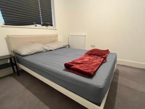 Next to Southall Station - Brand new Apartment Room