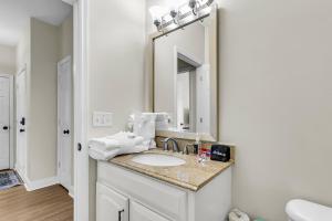 Lowcountry Luxe Spacious 4br Oasis In Charleston