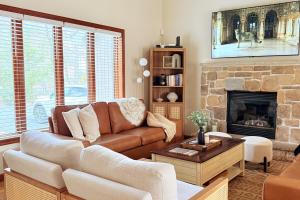 Modern Home - Privacy - Prime Location - 18min Camelback Ski Resort