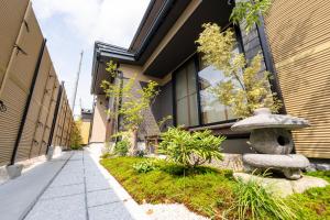 Takayama Showa no yado-B Modern Japanese-style villa with garden, excellent location