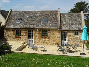 Port-Blanc Beach Cottage in Plougasnou - 3hvězdičkové hotely ve městě Plougasnou