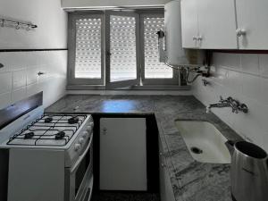 departamento tres amb con cochera interna a solo una cuadra de la playa