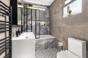 London Stratford 3 bedroom with Large Balcony