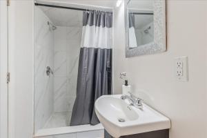 Stewarts Place Newly Renovated Basement City Apartment