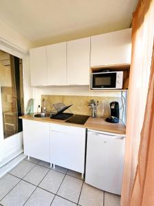 Appartement cozy et plage à pied, havre de paix avec piscine