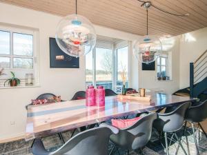 7 person home in Juelsminde