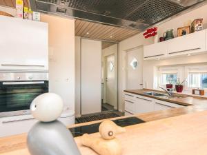 7 person home in Juelsminde