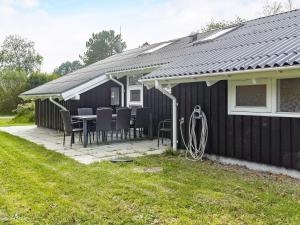 8 person holiday home in Ålbæk-By Traum