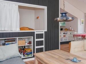 6 person holiday home in Grenaa