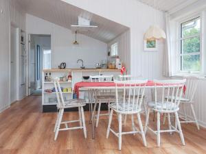 6 person holiday home in Grenaa