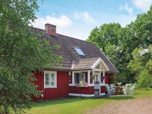 6 person holiday home in ÖRKELJUNGA