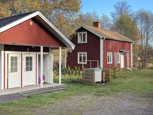 5 person holiday home in STAVSJÖ-By Traum