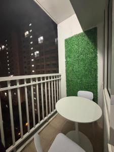 Shore Residences Pool View Room near MOA and NAIA