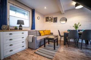 Air-conditioned holiday homes, summer pool, sauna